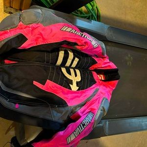 Snowmobile jacket size xl. Has shoulder pads in it